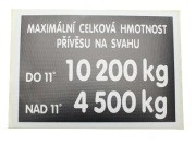 Štítek hmotnosti přívěsu na svahu
